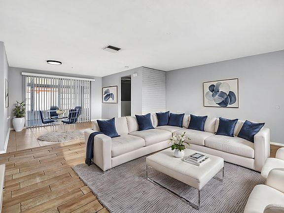 3rd image of 4647 Mayflower Dr