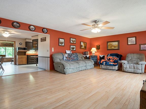 3rd image of 6865 White Oak Ln