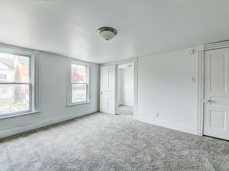 20 Sylvania Ave — Photo 14