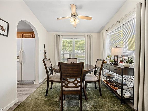 5th image of 18 Knollwood Dr
