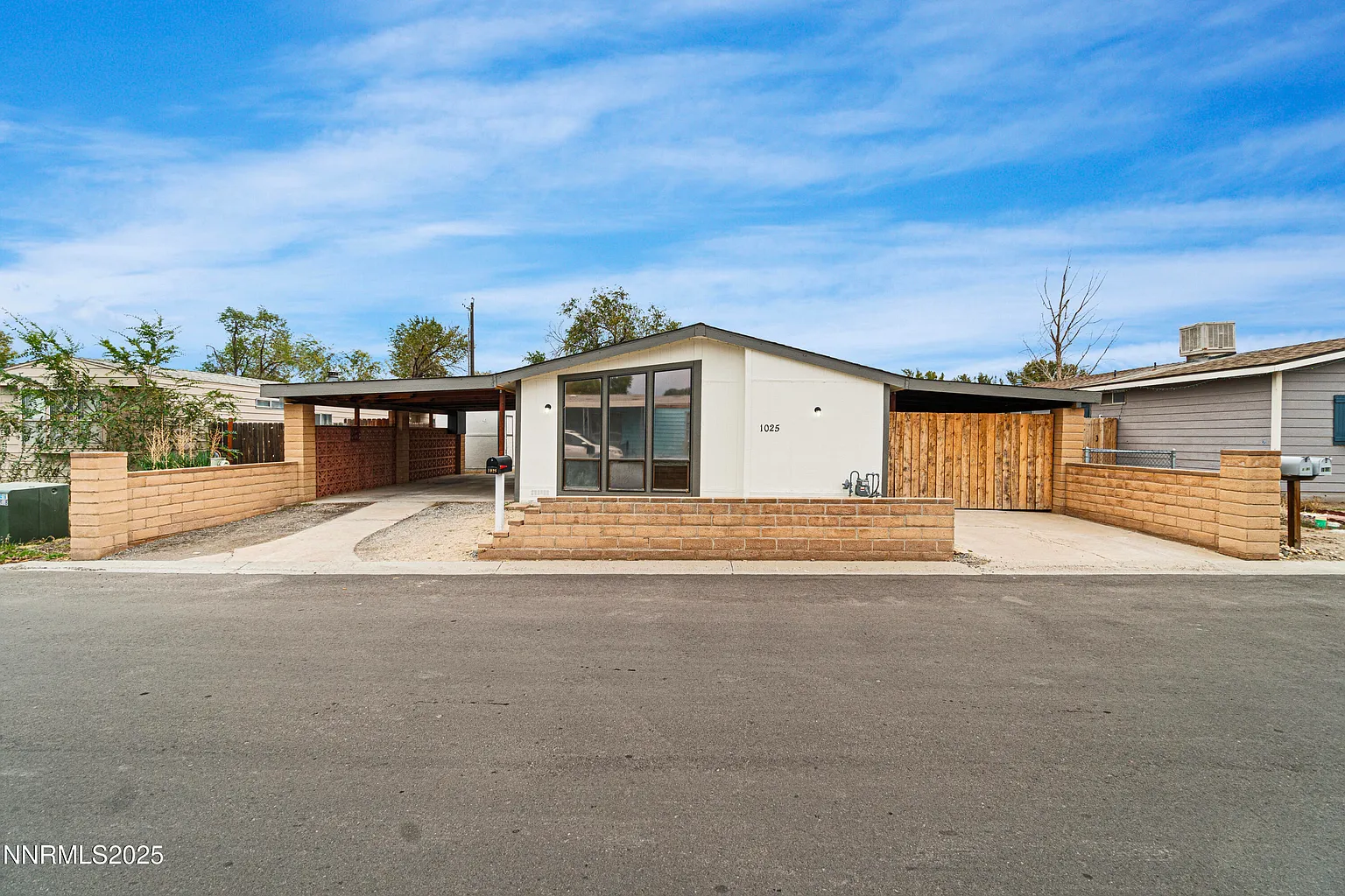 1025 Villa Way photo 1