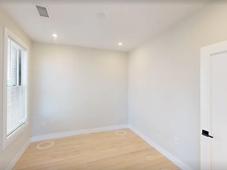 197 Green St #306 — Photo 8