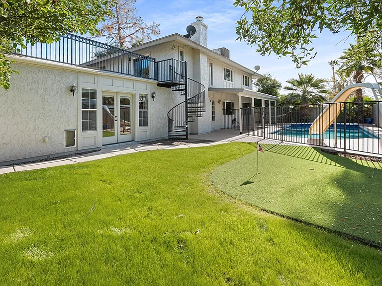 8464 N 7th Ave — Photo 34