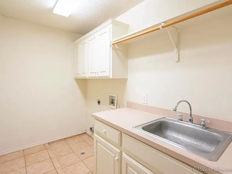 5506 Sterling Ct — Photo 2