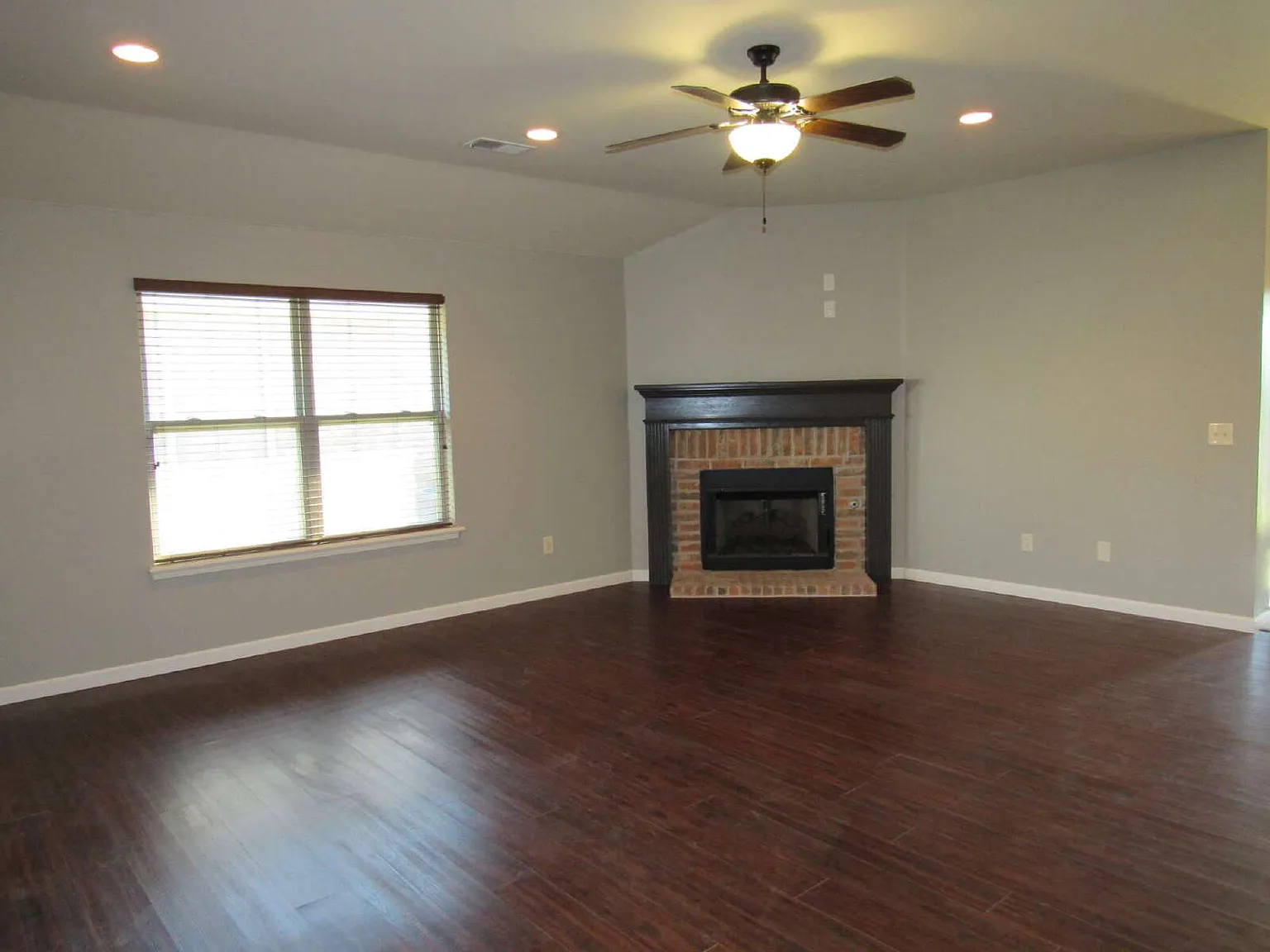 3 bed, 2.0 bath, 1846 sqft, $1,995 — Photo 4