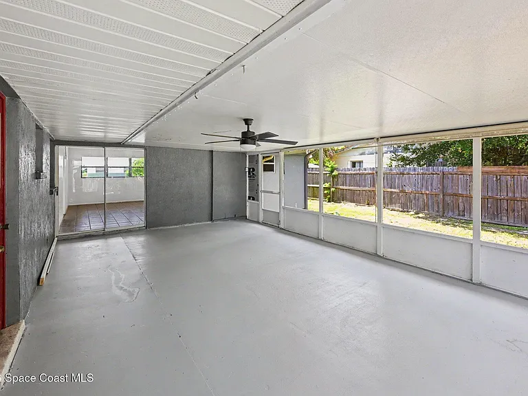 2292 Lakeview Dr — Photo 15