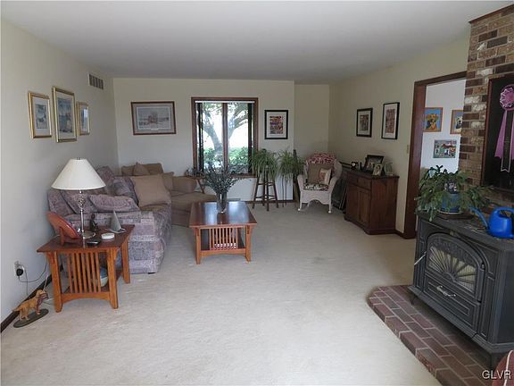 4th image of 3624 Green Hill Cir N
