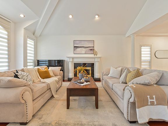 3rd image of 9760 Gilhurst Cres