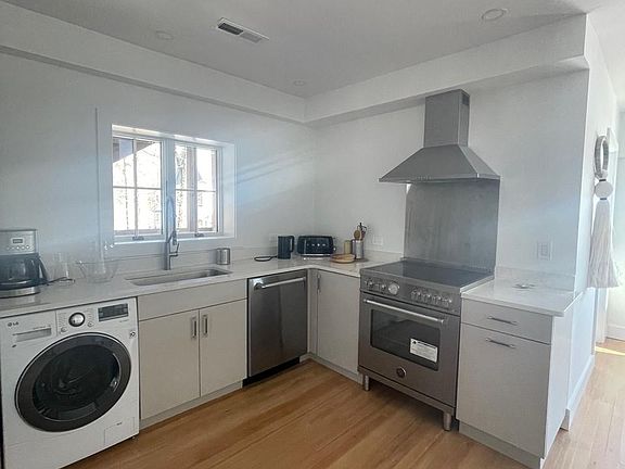 3rd image of 35 Porter St #2
