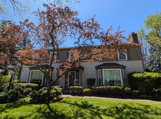 35611 Fredericksburg Rd, Farmington Hills, MI 48331
