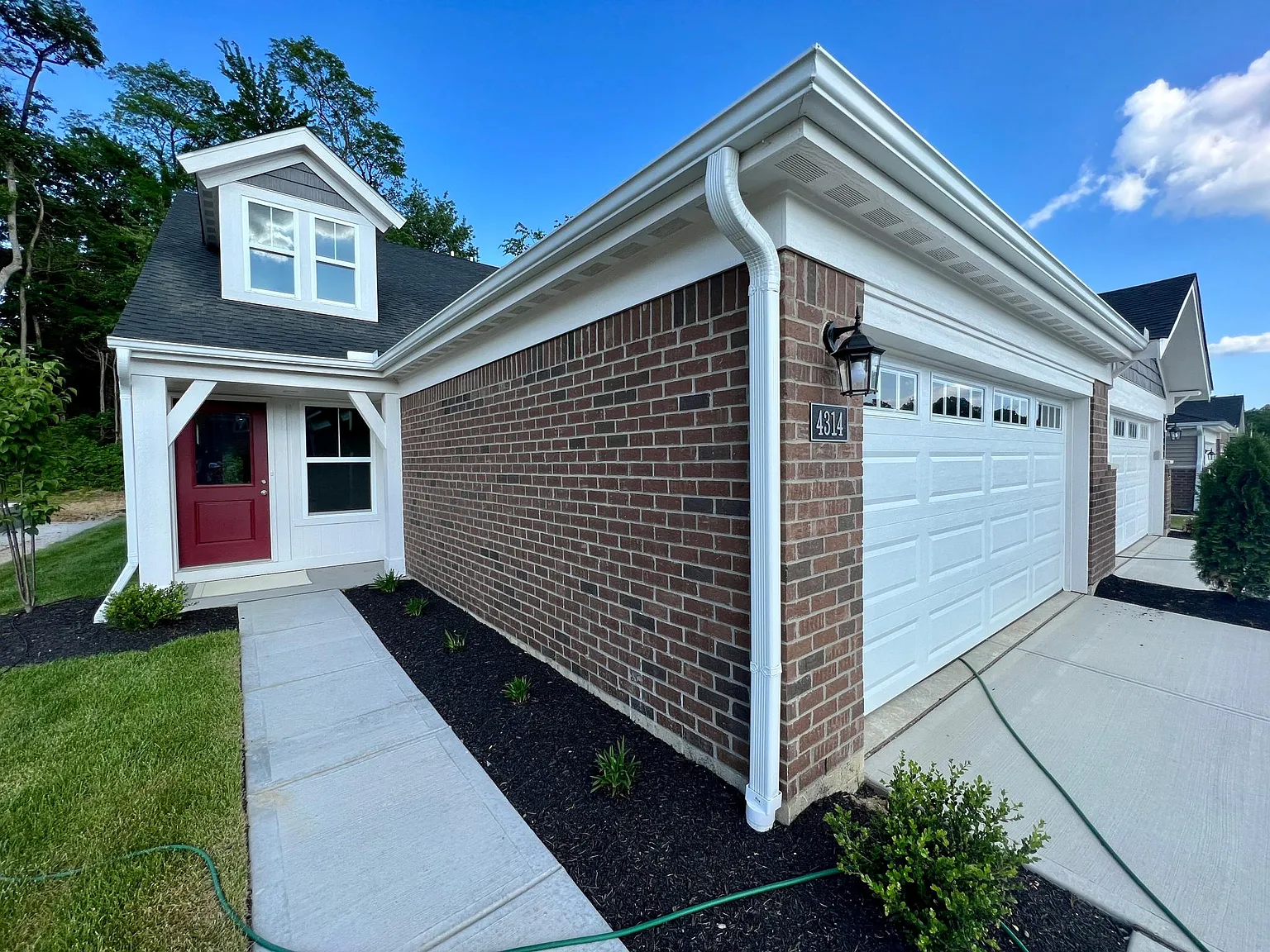 3 bed, 2.5 bath, 2082 sqft, $2,600 — Photo 3