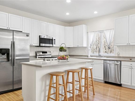 3rd image of 72 Duke Dr