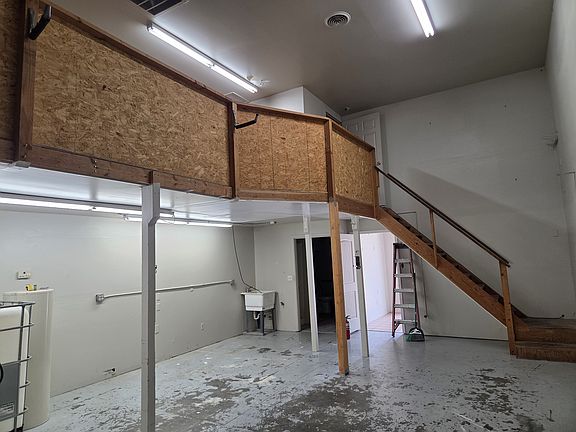 5th image of 94 E 49th St