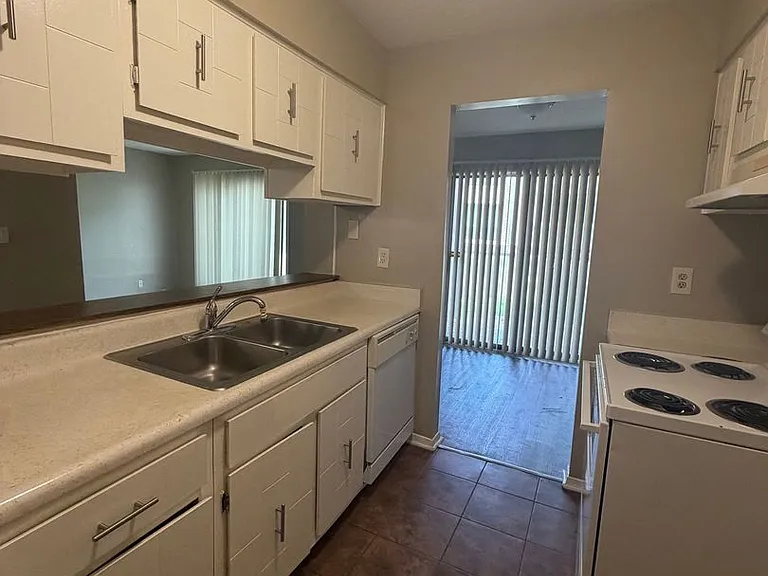 2835 Los Gatos Ct #3 — Photo 6