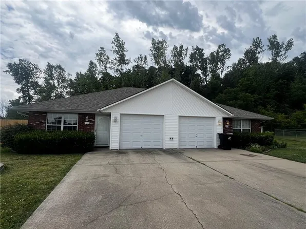 317-319 Blue Branch Dr, Grain Valley, MO 64029