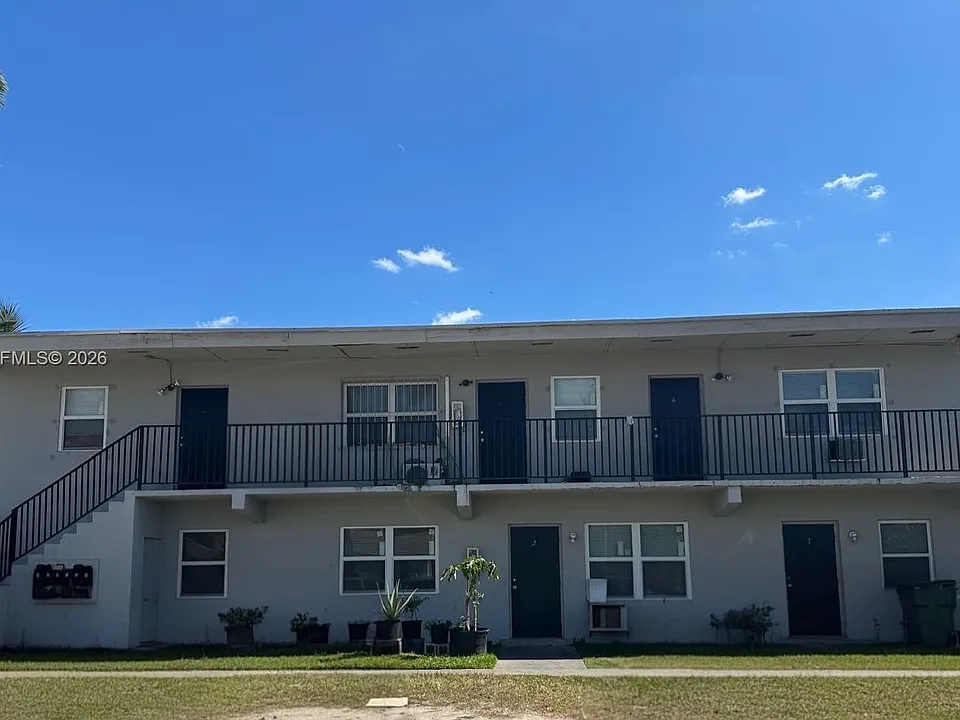 186 NW 1st St #1