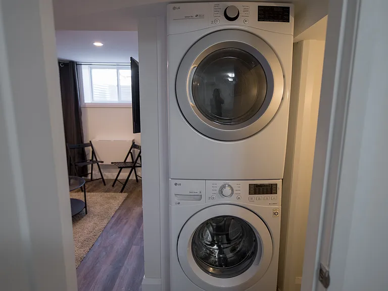 856 Bronson Ave — Photo 22