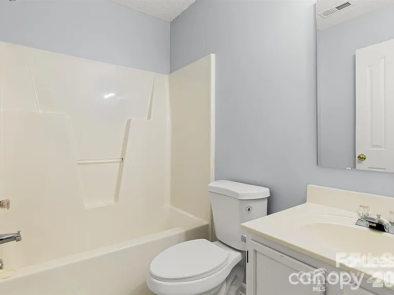 6828 Ayrshire Glen Pl — Photo 16