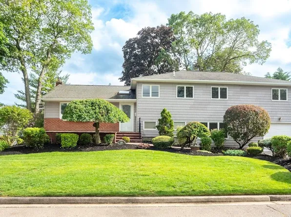 119 Louis Street, Massapequa, NY 11758