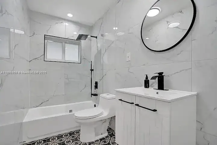 2100 SW 28th Way — Photo 18