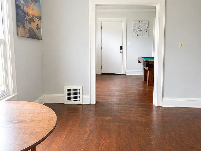 221.5 Russell St — Photo 7