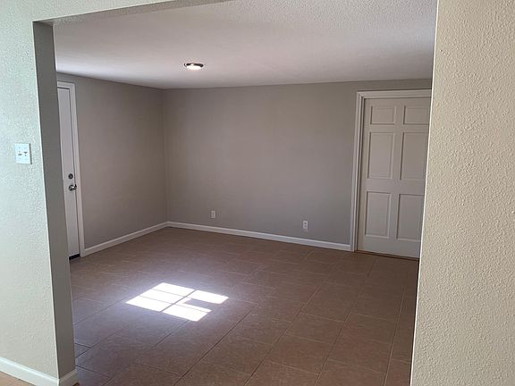 4th image of 3526 Princeton Dr