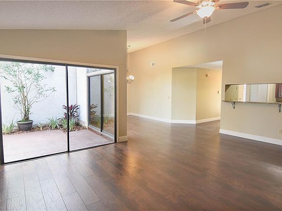 2nd image of 372 N Shadowbay Blvd