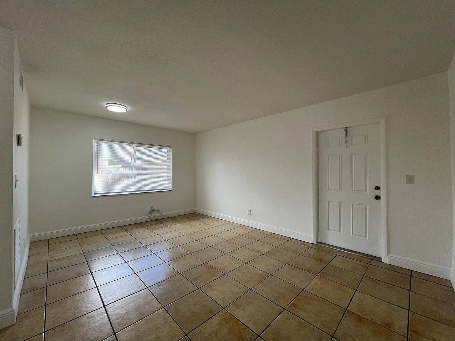 1 bed, 650 sqft, $1,600 — Photo 2