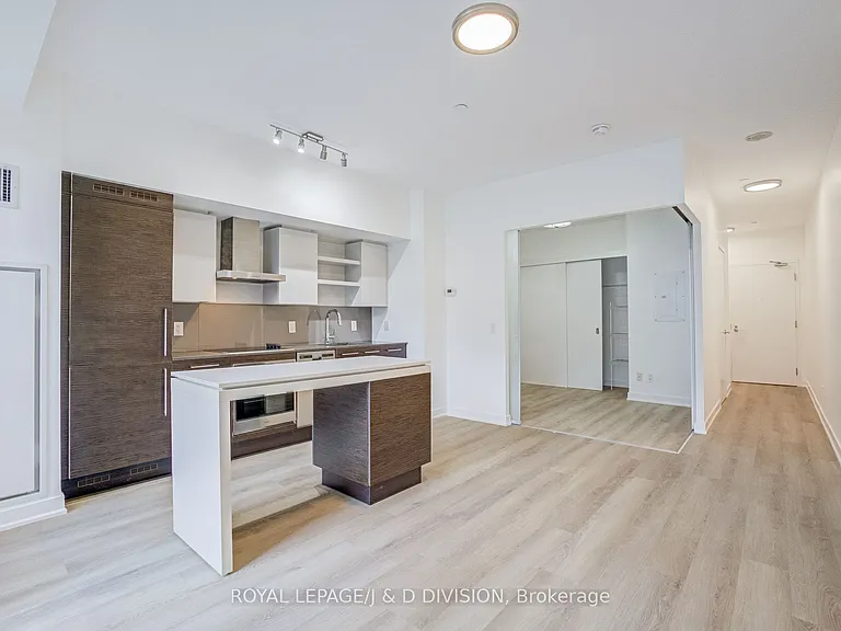 1030 King St W #435 — Photo 8