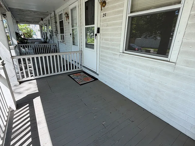 24 Braeburn Dr — Photo 3
