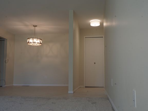entrance/dining area