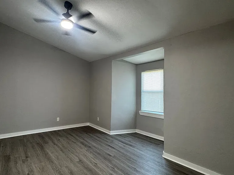 115 Hillside Dr — Photo 3