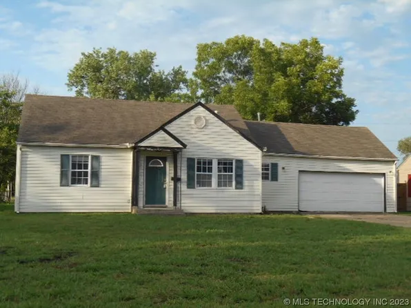210 E 3rd St, Dewey, OK 74029