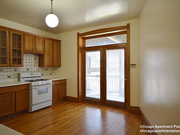 5th image of 2118 W Berteau Ave #2