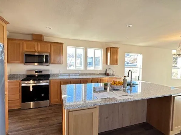 5761 Sidehill Dr, Sun Valley, NV 89433