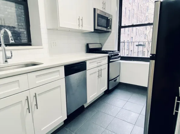 448 Amsterdam Avenue image 9 of 11