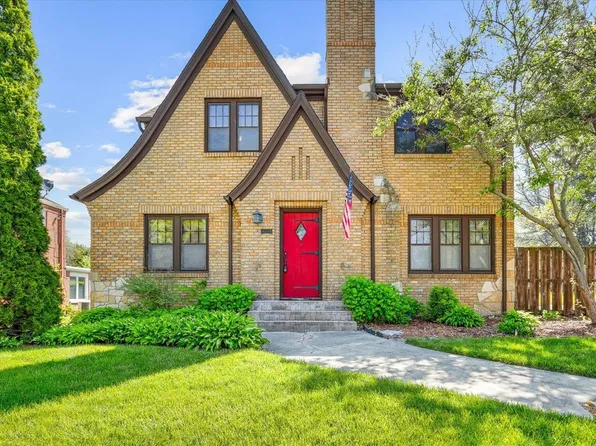 117 N Highland Ave, Rockford, IL 61107