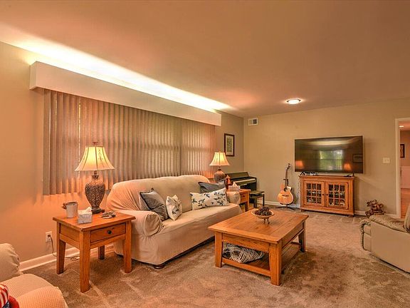 3rd image of 2220 Montrose Ave