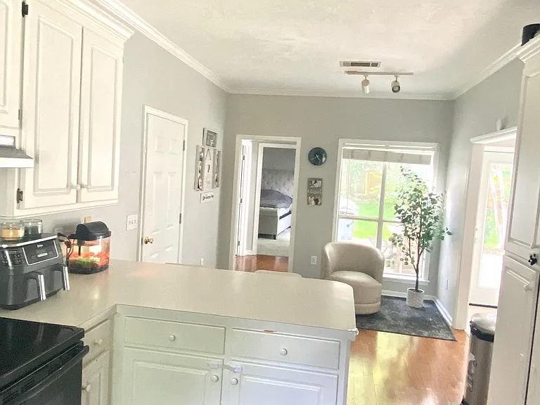 105 Vinson Cv — Photo 10