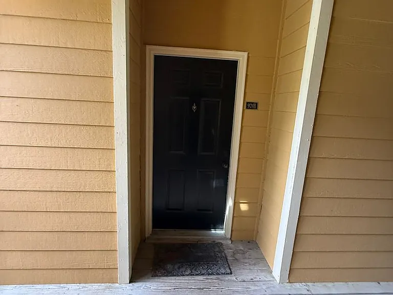 9201 Walden Park Dr — Photo 2
