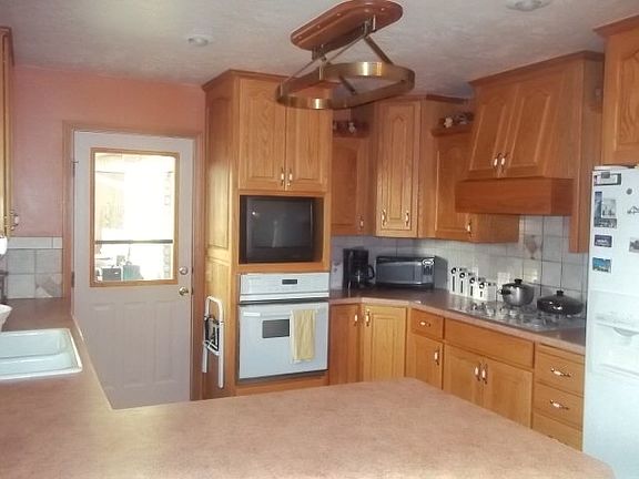 3rd image of 191 Valley Dr