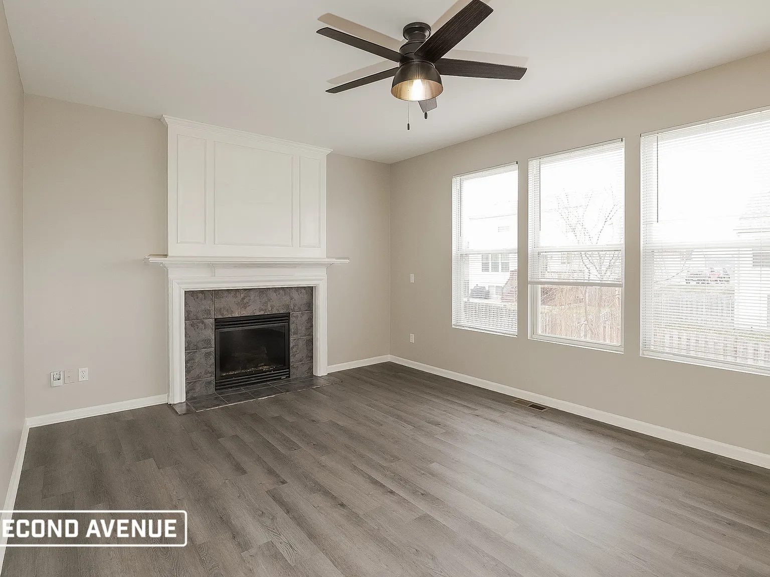 3 bed, 3.0 bath, 2419 sqft, $2,395 — Photo 2
