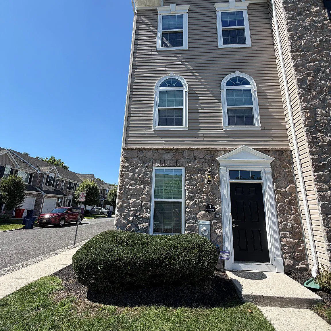 2 bed, 2.5 bath, 1394 sqft, $2,700 — Photo 1