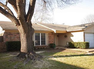 1701 S Timber Ct, Benbrook, TX 76126