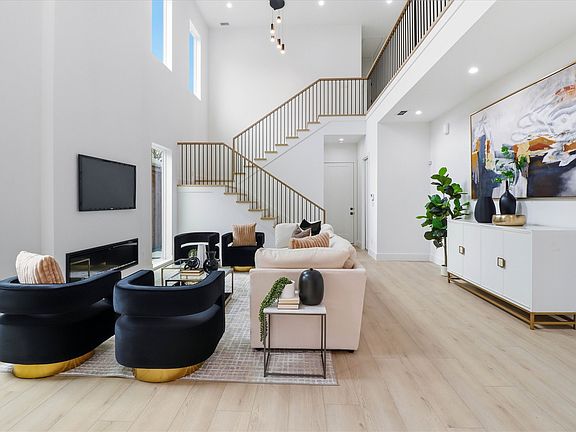 4th image of 628 Wayne St