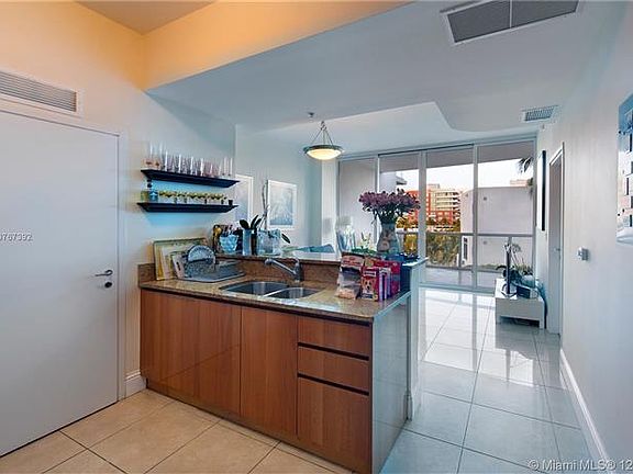 4th image of 50 S Pointe Dr APT 616
