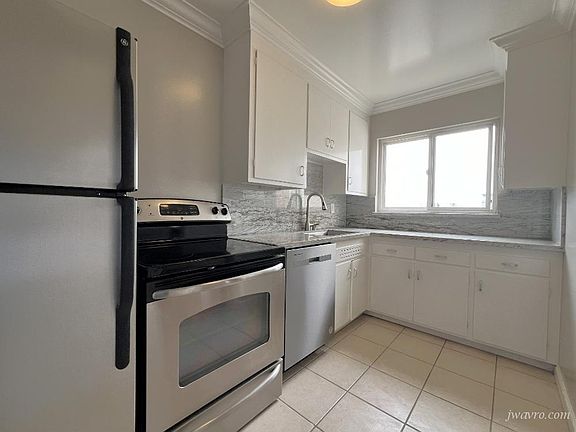 2nd image of 2420 Franklin St APT 36