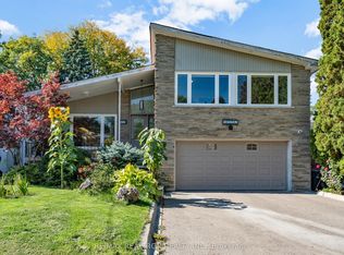 105 Rockford Rd, Toronto, ON M2R 3A9