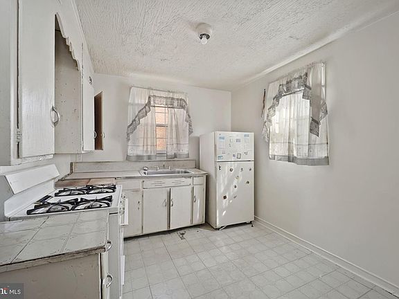 5th image of 751 Upsal St SE
