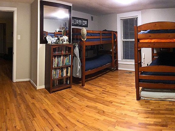 W/ walk-in closet and bath